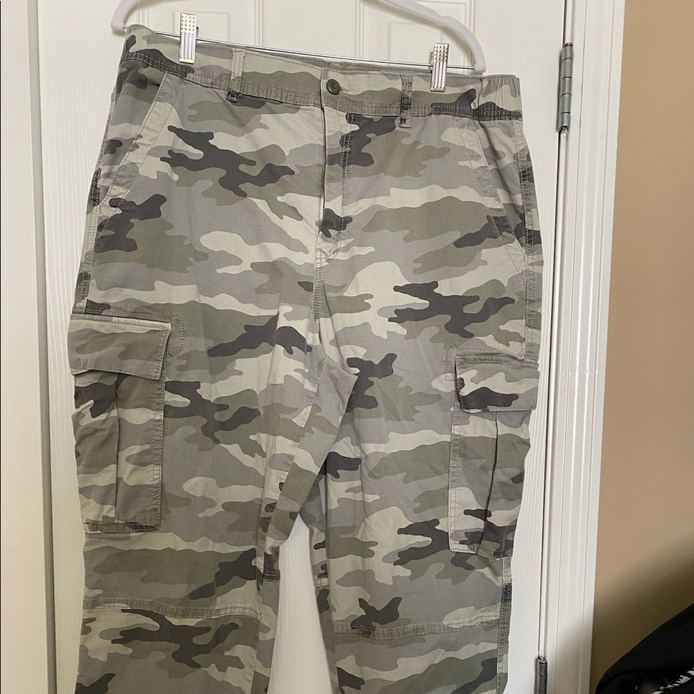 Camo print American eagle joggers